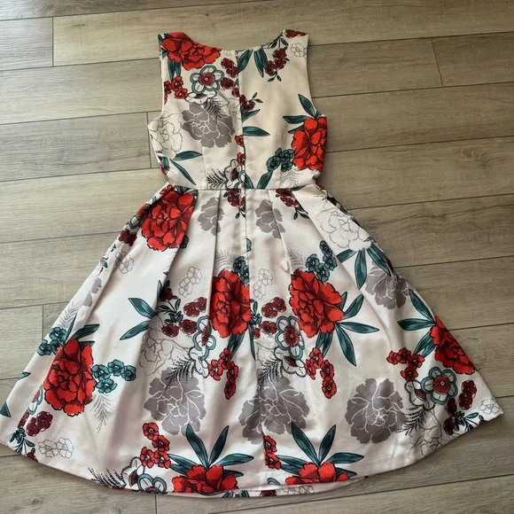 Modcloth Red and Gray Floral Midi Dress - Picture 2 of 3